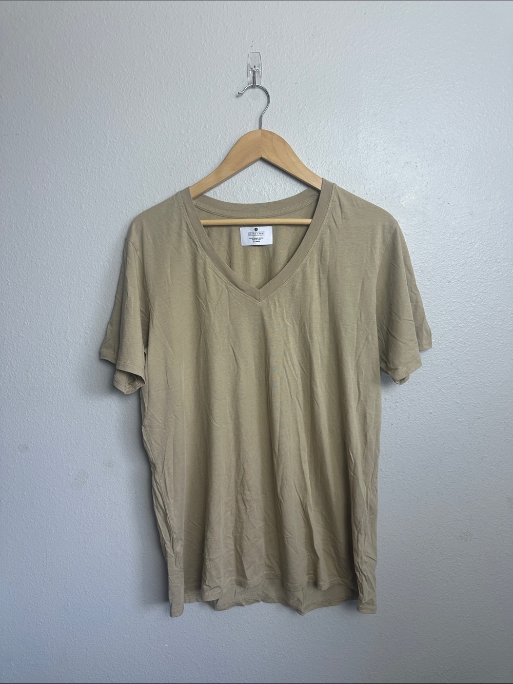 V-Neck T-Shirt in Beige organic cotton